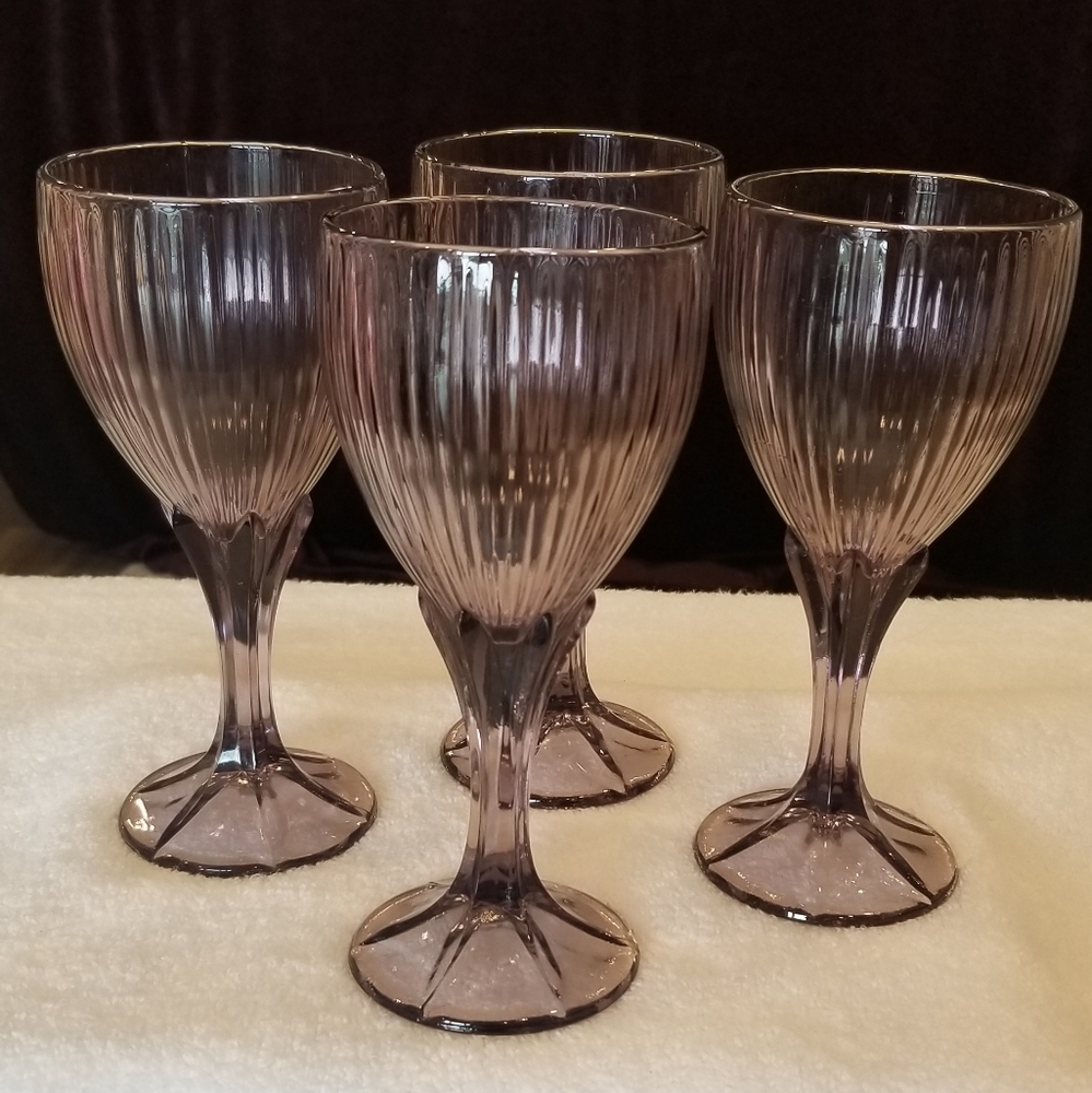 Sophisticated Fostoria Fine Crysrtal Amythest Wine Glass Set